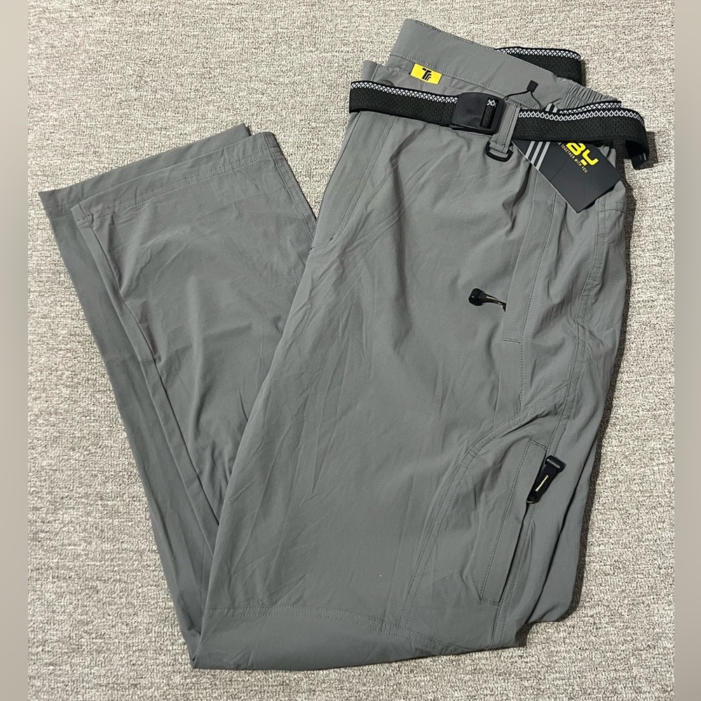 NWT Men's Gray Outdoor Cargo Pants (Size XL)
